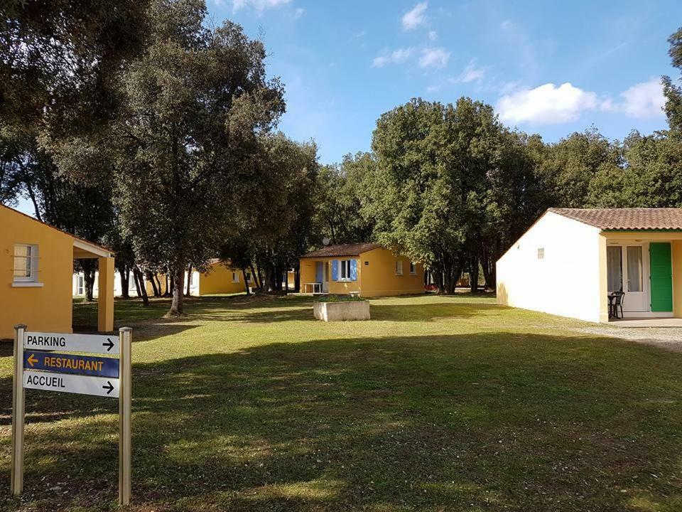 Les Chenes Verts Saint-Savinien Exterior photo